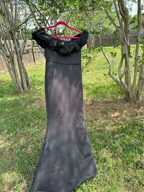 Black Off-Shoulder Ruffle Maxi Dress